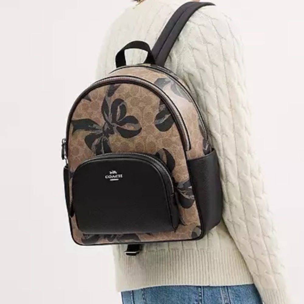 NWT Gorgeous Coach Special Edition Bow PT Court Signature Leather Backpack.